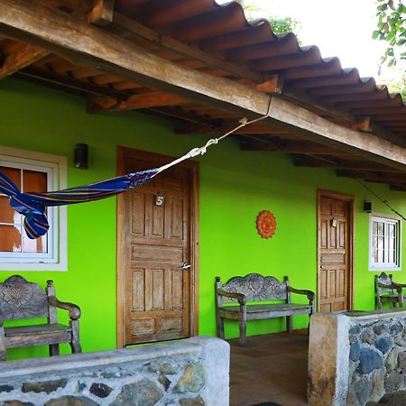 Hotel Oasis & Surf Camp Santa Catalina Esterno foto